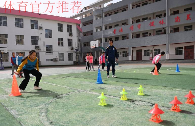 把足球带进乡村，让梦想飞向世界 “女足活力玫瑰课堂”走进乡村校园