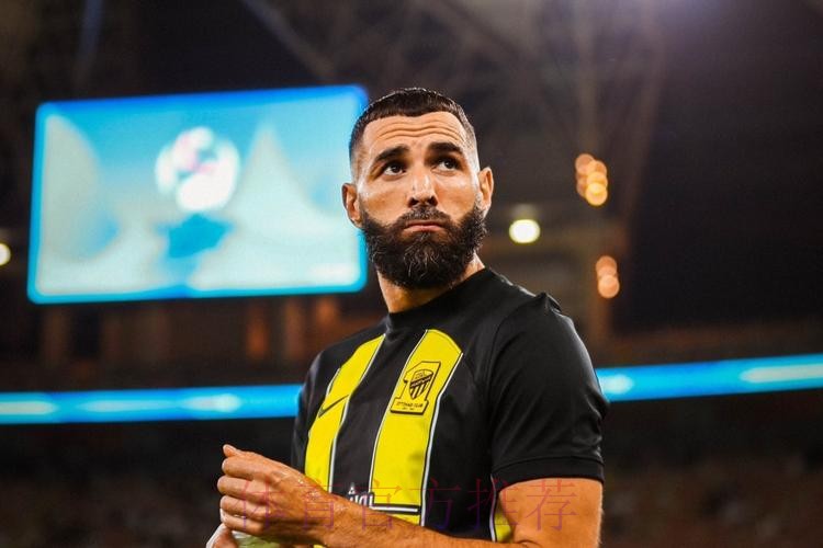 阿斯:本泽马在训练中遭托比亚斯飞铲 右脚踝不适 阿斯:本泽马在训练中遭托比亚斯飞铲 右脚踝不适