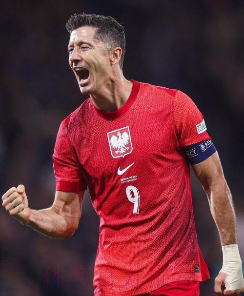 阿斯:如果错过哈兰德 皇马可能会引进莱万 阿斯:如果错过哈兰德 皇马可能会引进莱万